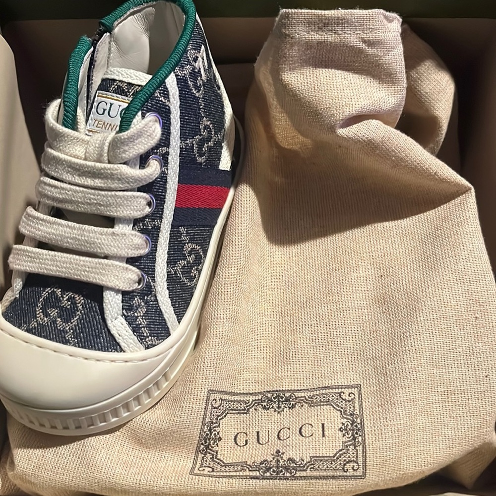 Baby boy size 21 Gucci sneakers